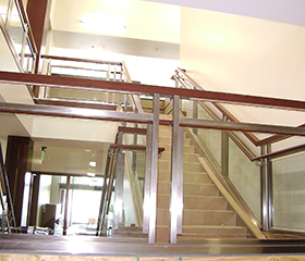 metal railing systems with glass